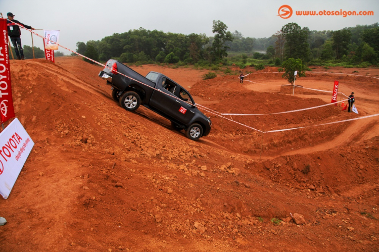 Trải nghiệm nhanh Toyota Hilux mới: đã đáng tiền hơn Trải nghiệm nhanh Toyota Hilux mới: đã đáng tiền hơn