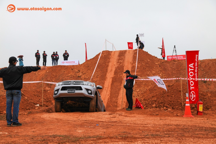 Trải nghiệm nhanh Toyota Hilux mới: đã đáng tiền hơn Trải nghiệm nhanh Toyota Hilux mới: đã đáng tiền hơn