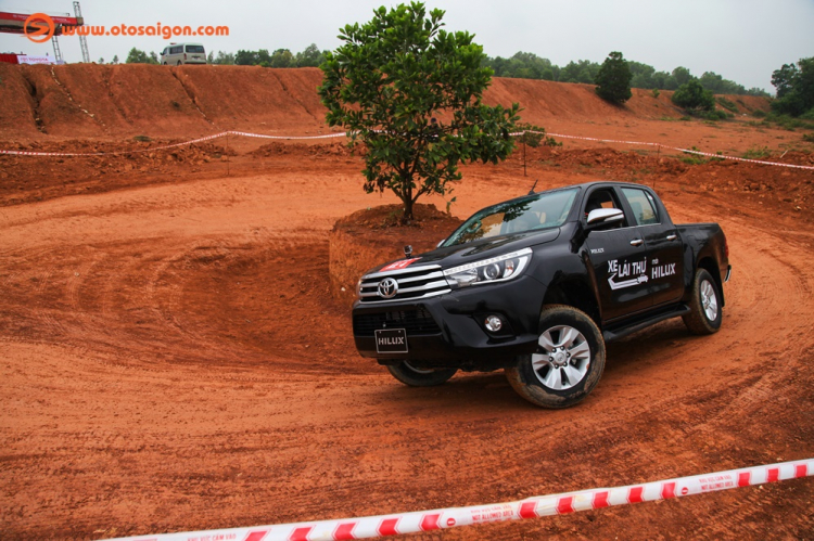 Trải nghiệm nhanh Toyota Hilux mới: đã đáng tiền hơn Trải nghiệm nhanh Toyota Hilux mới: đã đáng tiền hơn