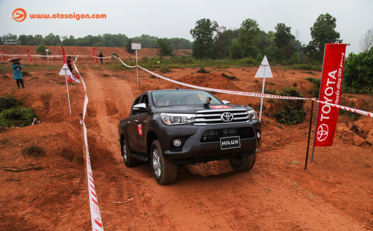 Trải nghiệm nhanh Toyota Hilux mới: đã đáng tiền hơn Trải nghiệm nhanh Toyota Hilux mới: đã đáng tiền hơn