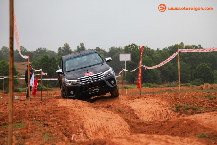 Trải nghiệm nhanh Toyota Hilux mới: đã đáng tiền hơn Trải nghiệm nhanh Toyota Hilux mới: đã đáng tiền hơn