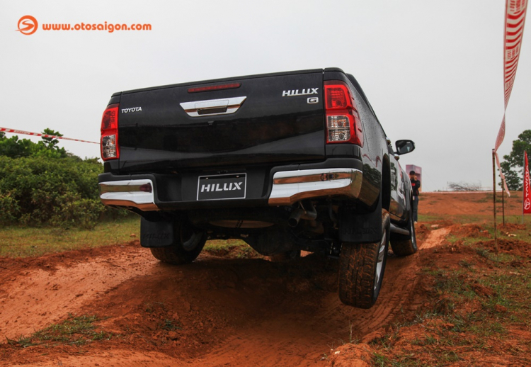 Trải nghiệm nhanh Toyota Hilux mới: đã đáng tiền hơn Trải nghiệm nhanh Toyota Hilux mới: đã đáng tiền hơn