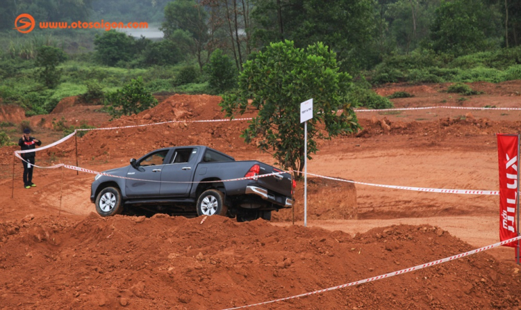 Trải nghiệm nhanh Toyota Hilux mới: đã đáng tiền hơn Trải nghiệm nhanh Toyota Hilux mới: đã đáng tiền hơn