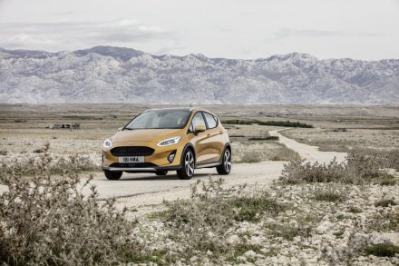 2017-FordFiesta-02.jpg