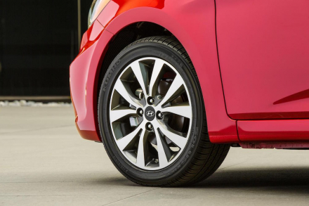 hyundai-accent-gets-better-value-for-money-for-2017-my_2.jpg