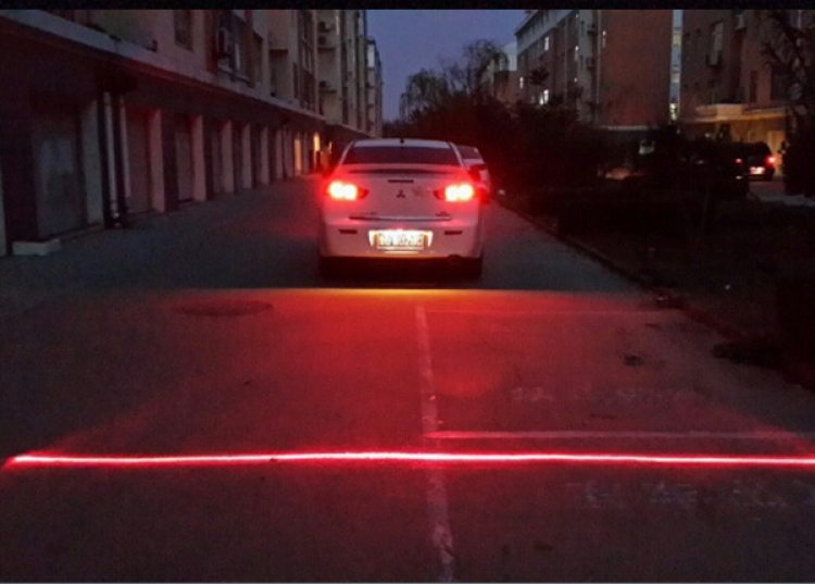 Mercedes-Benz ra mắt đèn pha có thể chiếu hình ảnh xuống mặt đường