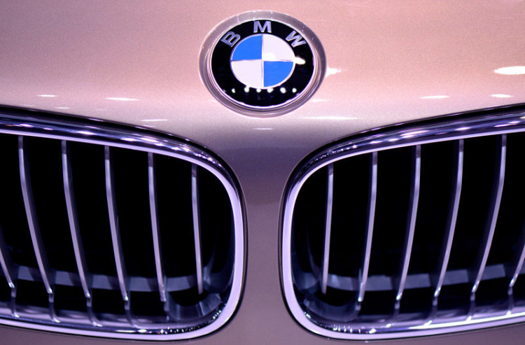 "Giở trò" với BMW 5 series, tên trộm bị khóa cứng trong xe