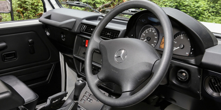 Mercedes-Benz ra mắt bán tải G300 CDI giá 89.282 USD