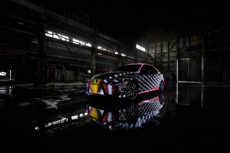Lexus IS 2017 hàng "độc" với lớp áo 42.000 bóng LED