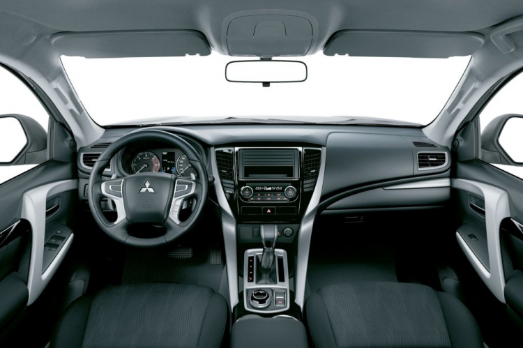 Mitsubishi Pajero Sport hoàn toàn mới có giá từ 1,4 tỷ đồng tại Việt Nam Mitsubishi Pajero Sport hoàn toàn mới có giá từ 1,4 tỷ đồng tại Việt Nam