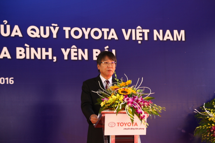 [QC] Toyota tặng xe Hilux cho 3 tỉnh miền núi phía Bắc