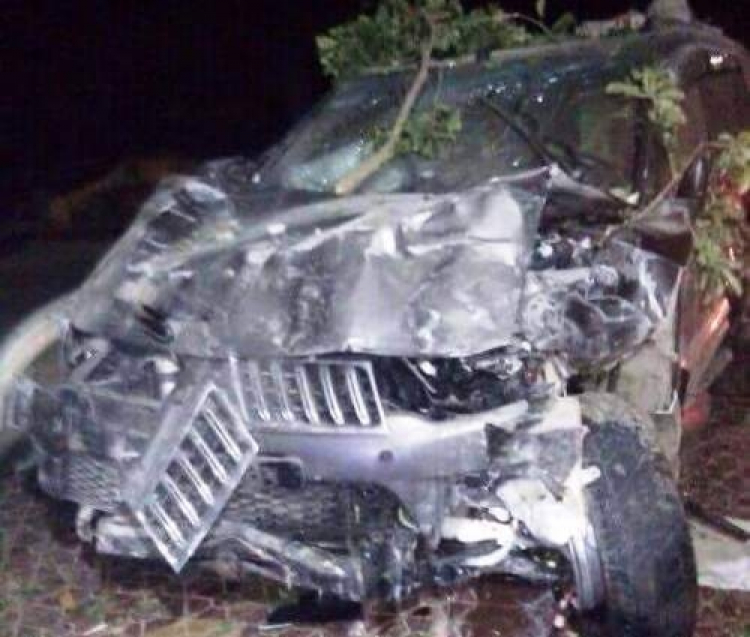 Mitsubishi Pajero đâm vào nhà dân.