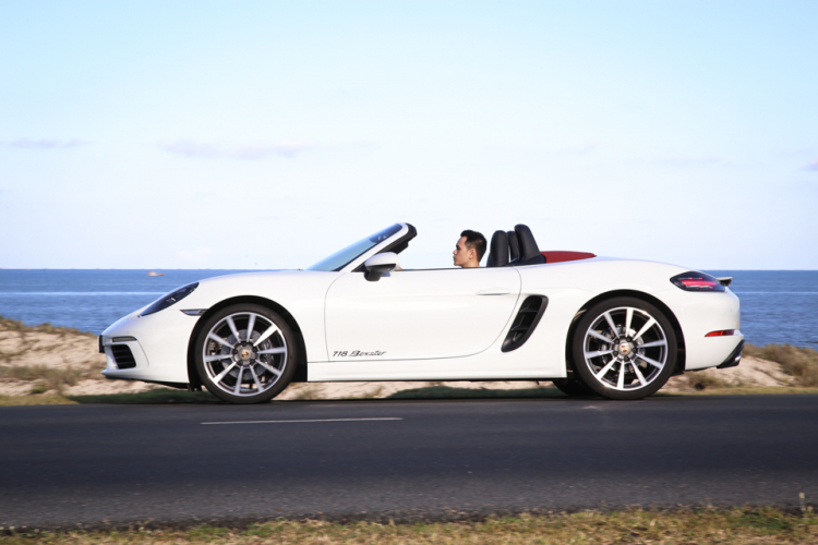 Đánh giá Porsche 718 Boxster 2016: Chiếc xe dành cho khủng hoảng tuổi thanh niên