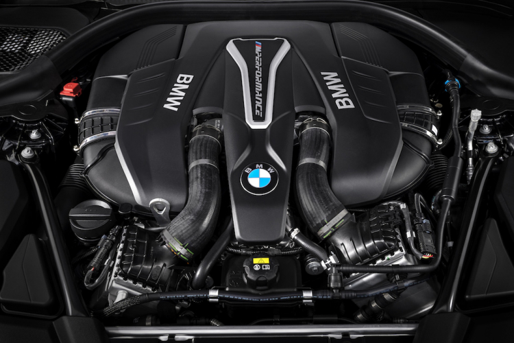 BMW giới thiệu M550i xDrive: mẫu xe đỉnh cao trong gia đình 5-Series
