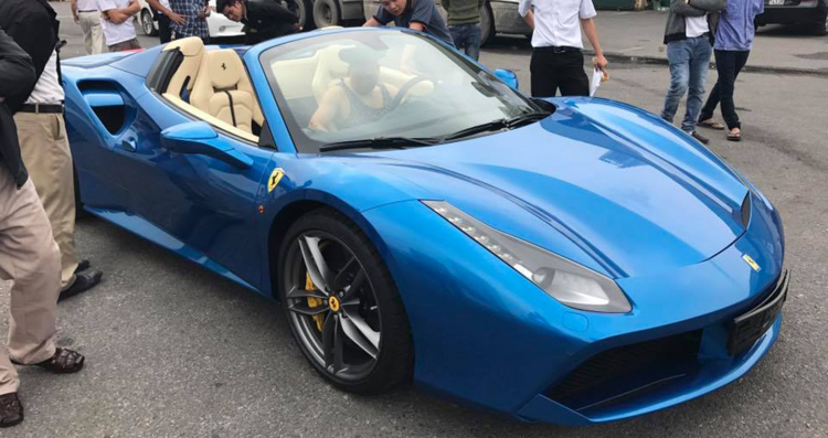 Siêu xe Ferrari 488 Spider đầu tiên về Việt Nam