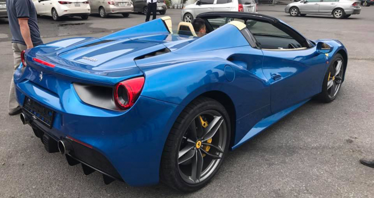 Siêu xe Ferrari 488 Spider đầu tiên về Việt Nam