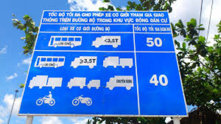 Xe khách và biển báo dành cho xe khách