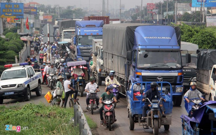 5 xe ''dồn toa'' trên Quốc Lộ 1.