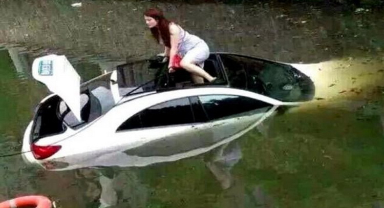 Lại sunroof. Lại sunroof.