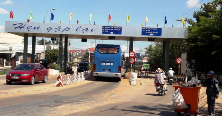 Bỏ trạm thu phí gây ùn tắc khi vào khu du lịch Mũi Né