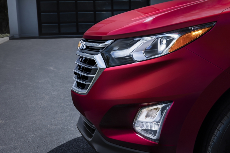Chevrolet Equinox 2018 có giá 24.475 USD, cạnh tranh cùng Honda CR-V