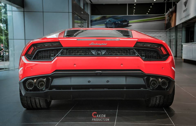 Vẻ đẹp của Lamborghini Huracan LP580-2 bản cầu sau (RWD).