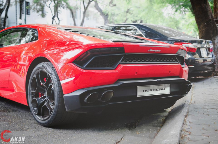 Vẻ đẹp của Lamborghini Huracan LP580-2 bản cầu sau (RWD).