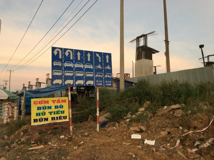 Đi thẳng làn nào suối tiên đi ngã ba vũng tàu ! Đi thẳng làn nào suối tiên đi ngã ba vũng tàu !