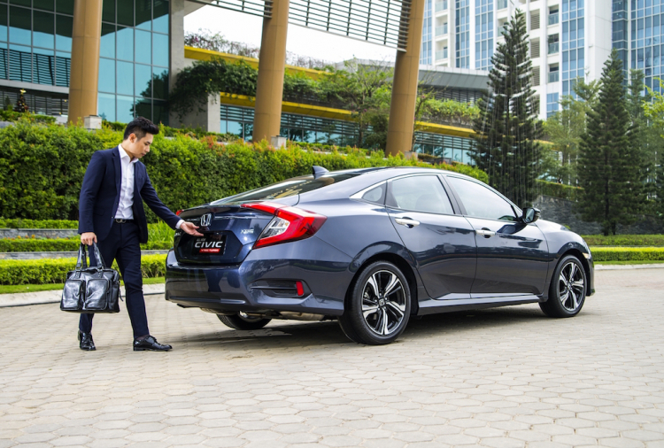 Honda Civic 2017 chốt giá 950 triệu đồng tại Việt Nam