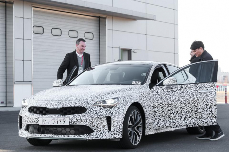 Kia Stinger 2018 chính thức trình làng, kiểu dáng giống Audi A7 Kia Stinger 2018 chính thức trình làng, kiểu dáng giống Audi A7