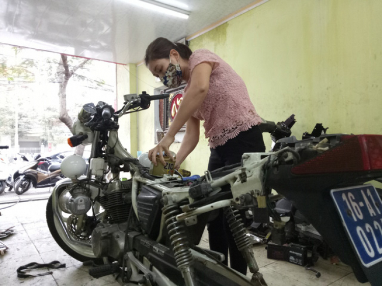chị gái áo vàng chị gái áo vàng