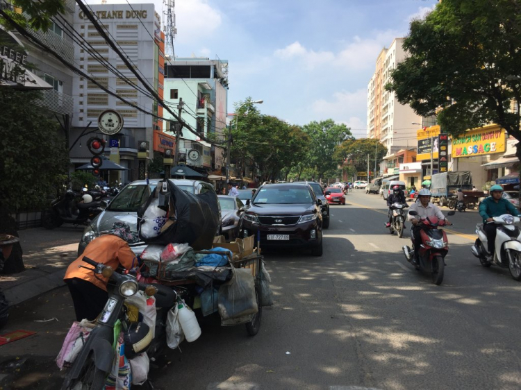 Con đường này của ai?