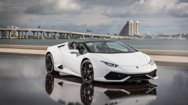 Siêu xe Lamborghini bán chạy kỷ lục trong năm 2016