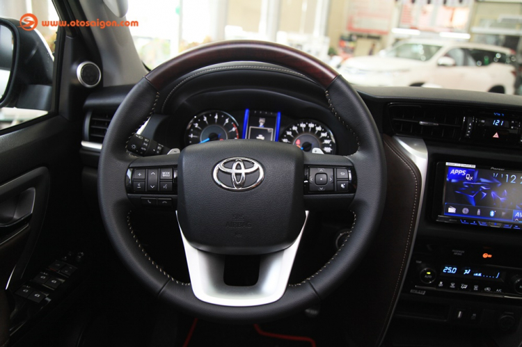 Ảnh chi tiết Toyota Fortuner V 4x2 AT giá 1,149 tỷ đồng Ảnh chi tiết Toyota Fortuner V 4x2 AT giá 1,149 tỷ đồng