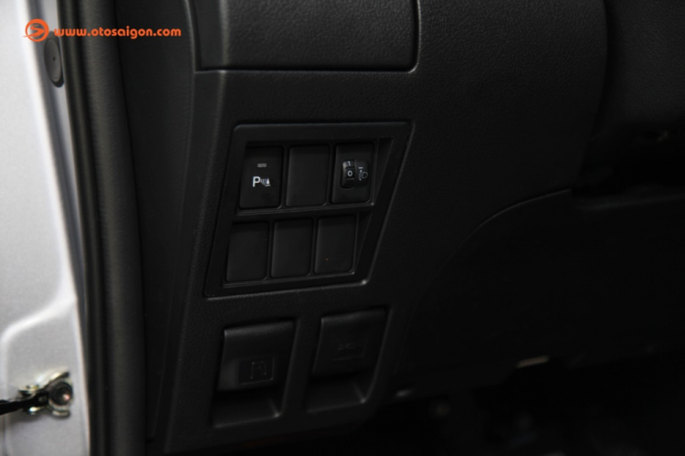 Ảnh chi tiết Toyota Fortuner V 4x2 AT giá 1,149 tỷ đồng Ảnh chi tiết Toyota Fortuner V 4x2 AT giá 1,149 tỷ đồng