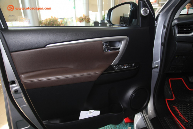 Ảnh chi tiết Toyota Fortuner V 4x2 AT giá 1,149 tỷ đồng Ảnh chi tiết Toyota Fortuner V 4x2 AT giá 1,149 tỷ đồng