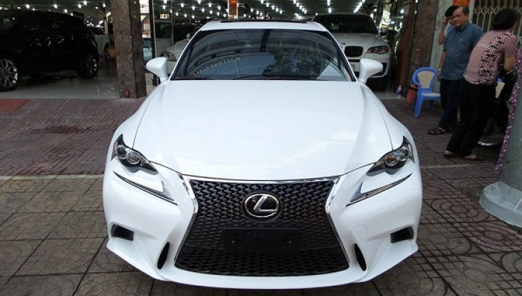 Lexus IS250 F-Sport đầu tiên về Việt Nam ăn Tết