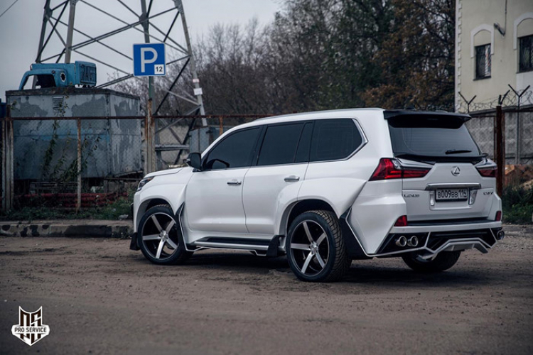 "Dân chơi" biến Lexus LX570 thành "quái thú"