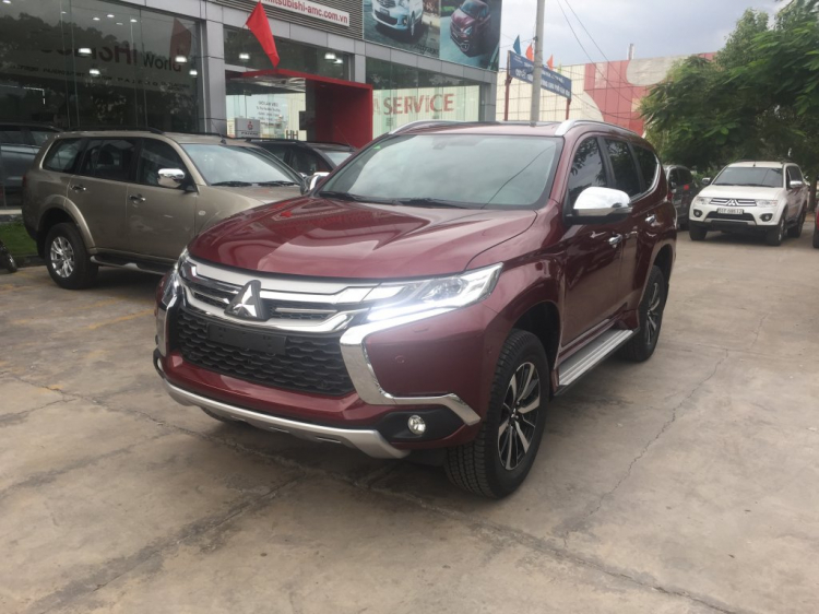Mitsubishi Việt Nam giảm giá Pajero Sport trước áp lực từ Toyota Fortuner
