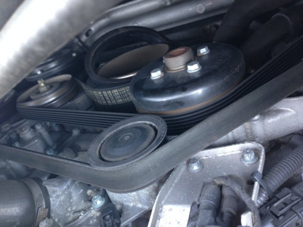 day cu roa xe mercedes.jpg