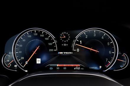 P90246853_highRes_bmw-m760li-xdrive-on.jpg