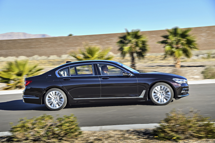 Ảnh chi tiết BMW M760Li xDrive - đỉnh cao dòng Series 7