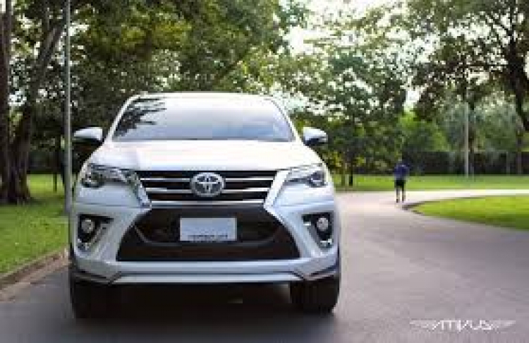 Ảnh chi tiết Toyota Fortuner V 4x2 AT giá 1,149 tỷ đồng