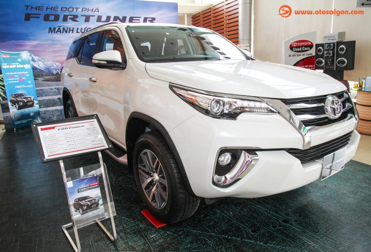 Ảnh chi tiết Toyota Fortuner V 4x4 AT giá 1,308 tỷ đồng tại Việt Nam