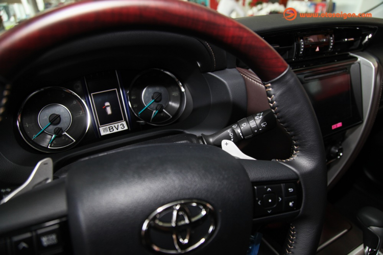 Ảnh chi tiết Toyota Fortuner V 4x4 AT giá 1,308 tỷ đồng tại Việt Nam Ảnh chi tiết Toyota Fortuner V 4x4 AT giá 1,308 tỷ đồng tại Việt Nam