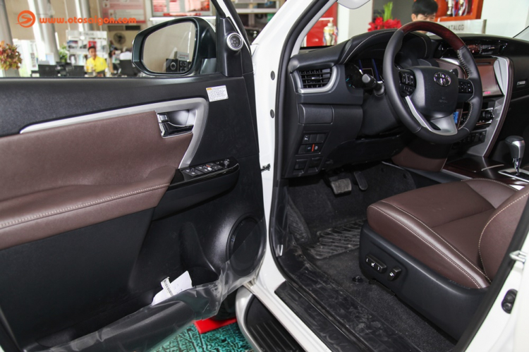 Ảnh chi tiết Toyota Fortuner V 4x4 AT giá 1,308 tỷ đồng tại Việt Nam Ảnh chi tiết Toyota Fortuner V 4x4 AT giá 1,308 tỷ đồng tại Việt Nam