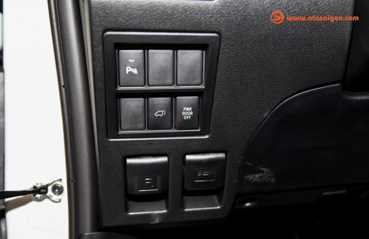 Ảnh chi tiết Toyota Fortuner V 4x4 AT giá 1,308 tỷ đồng tại Việt Nam Ảnh chi tiết Toyota Fortuner V 4x4 AT giá 1,308 tỷ đồng tại Việt Nam