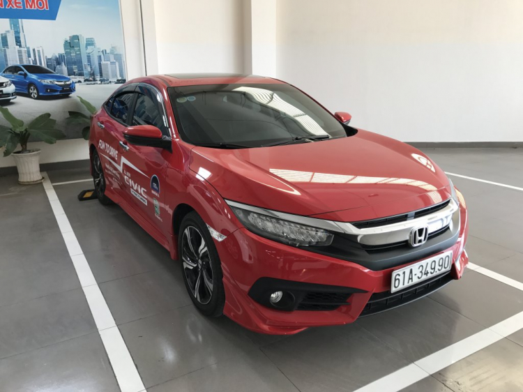 Honda Civic 2017 "cháy hàng" tại Việt Nam đầu năm mới