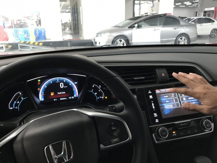 Honda Civic 2017 "cháy hàng" tại Việt Nam đầu năm mới Honda Civic 2017 "cháy hàng" tại Việt Nam đầu năm mới