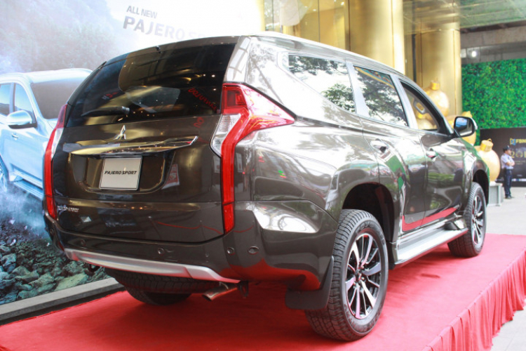 Ảnh chi tiết Toyota Fortuner V 4x4 AT giá 1,308 tỷ đồng tại Việt Nam Ảnh chi tiết Toyota Fortuner V 4x4 AT giá 1,308 tỷ đồng tại Việt Nam